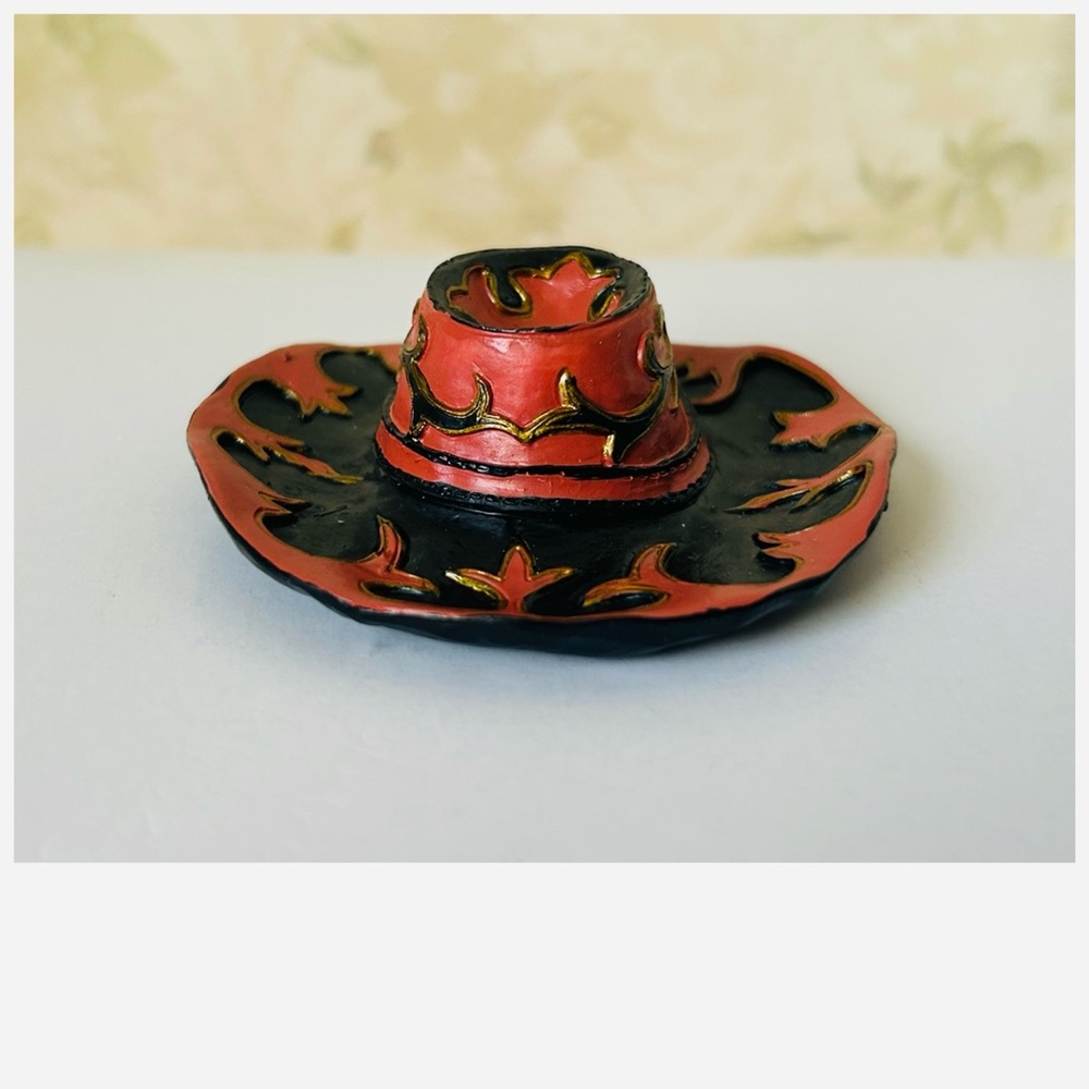 A Sculpture Miniature Hat